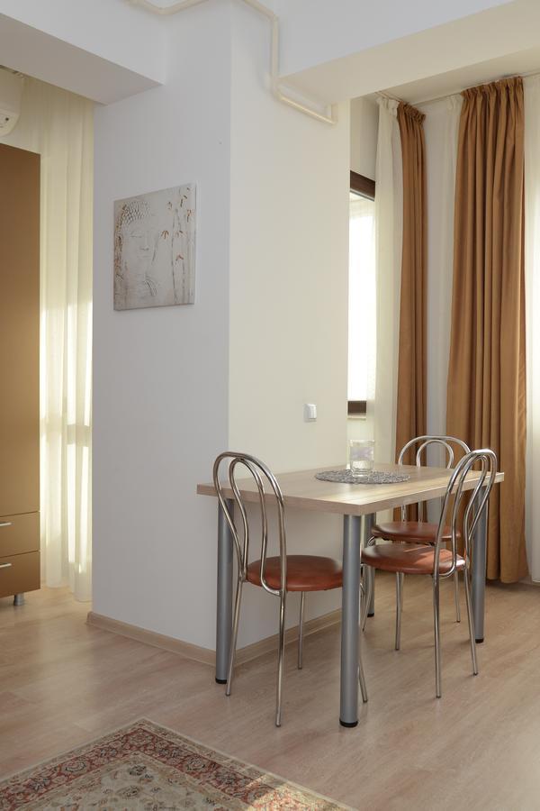 Cozy Apartments - City Center Iasi Buitenkant foto